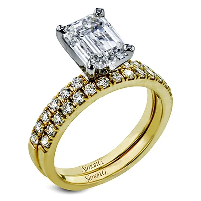 Women’s rings with brushed gold for subtlety -Wedding Set in 18k Gold with Diamonds