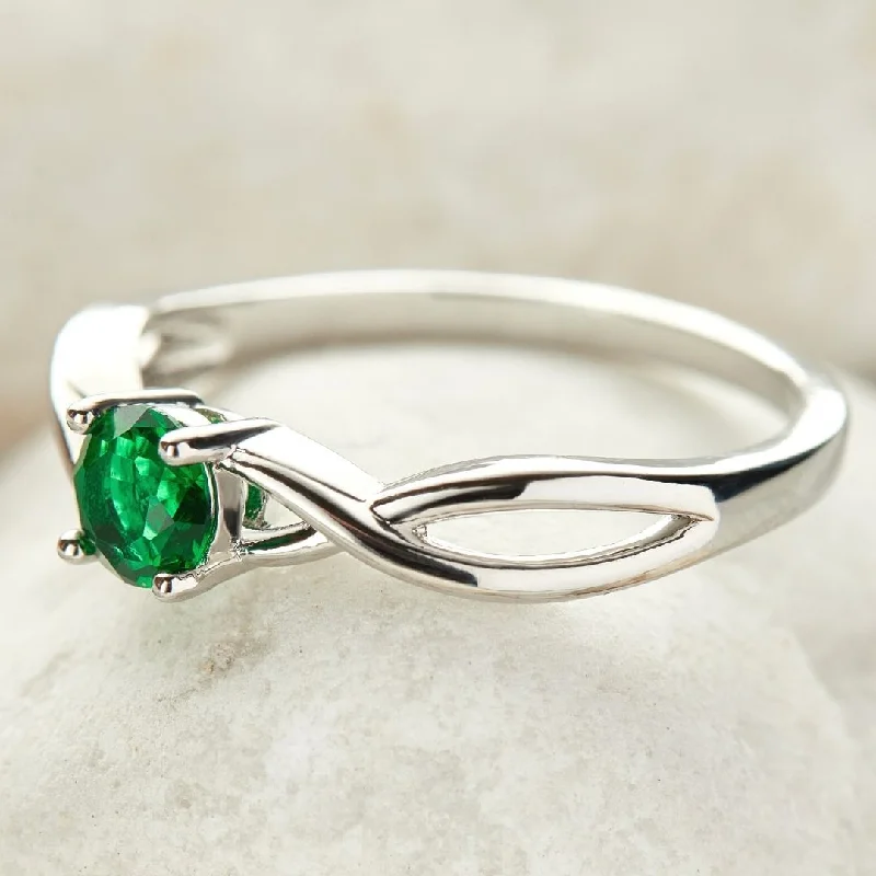 Women’s titanium rings with sleek modern designs -Silver Sterling Green Emerald Stone Ring