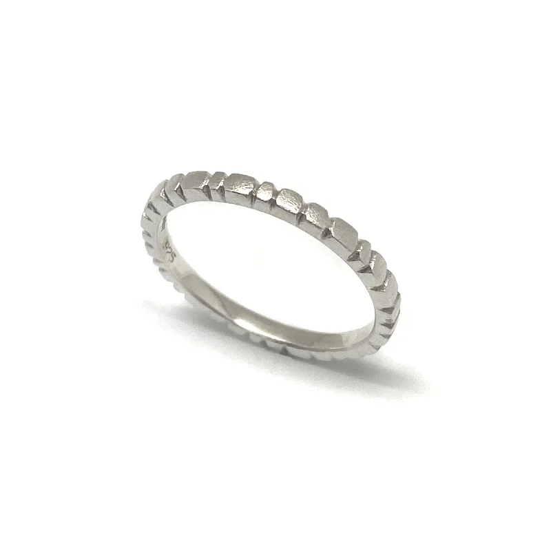 Women’s rings with spiral onyx for contrast -Textured Silver Ring