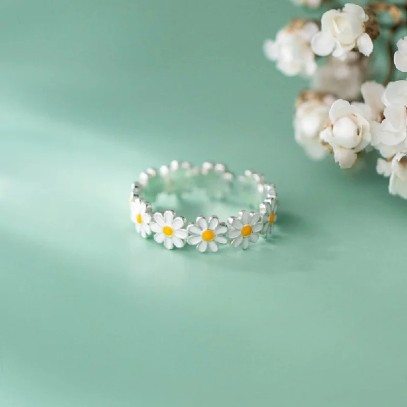 Women’s rings with vibrant aventurine for luck -Vintage Daisy Flower Ring